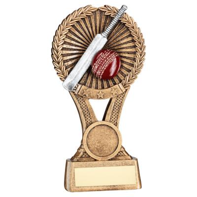 Cricket Round Wreath on V Riser